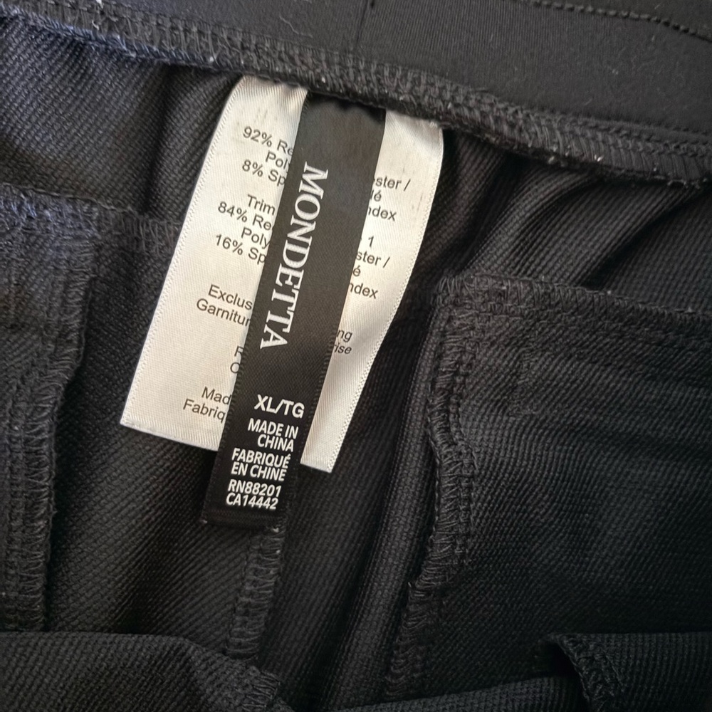 Mondetta blsck track pants with zipper pockets - Picture 3 of 6